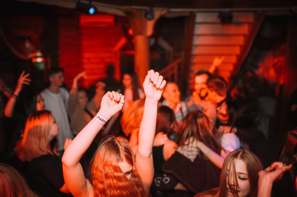 10 Best ways to plan a Perfect Surprise Party for your Girlfriend